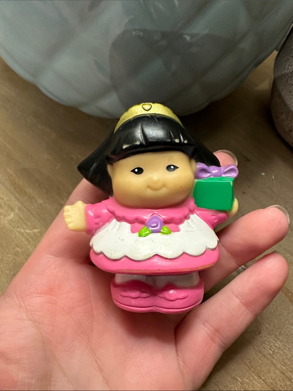 Fisher Price Little People Sonya Lee 2007 Birthday Girl Princess with Crown